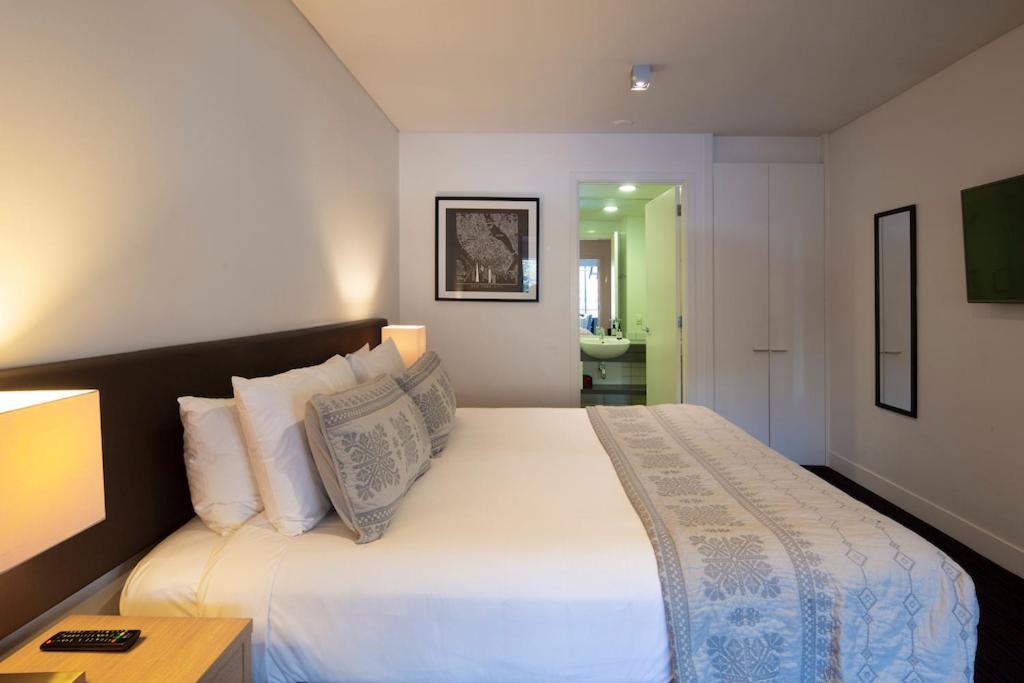 Absolute Lakefront Location - 3 Bedroom Apartment Queenstown Exterior photo